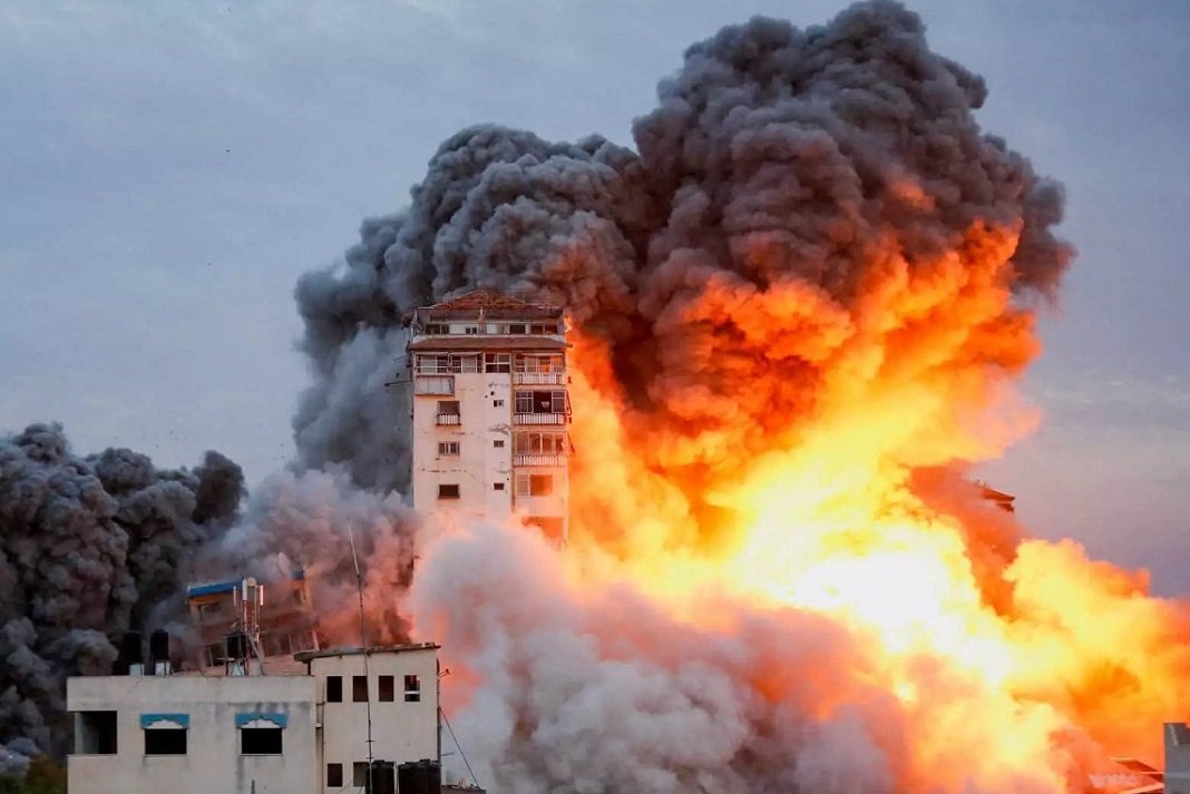 polemos mesi anatoli