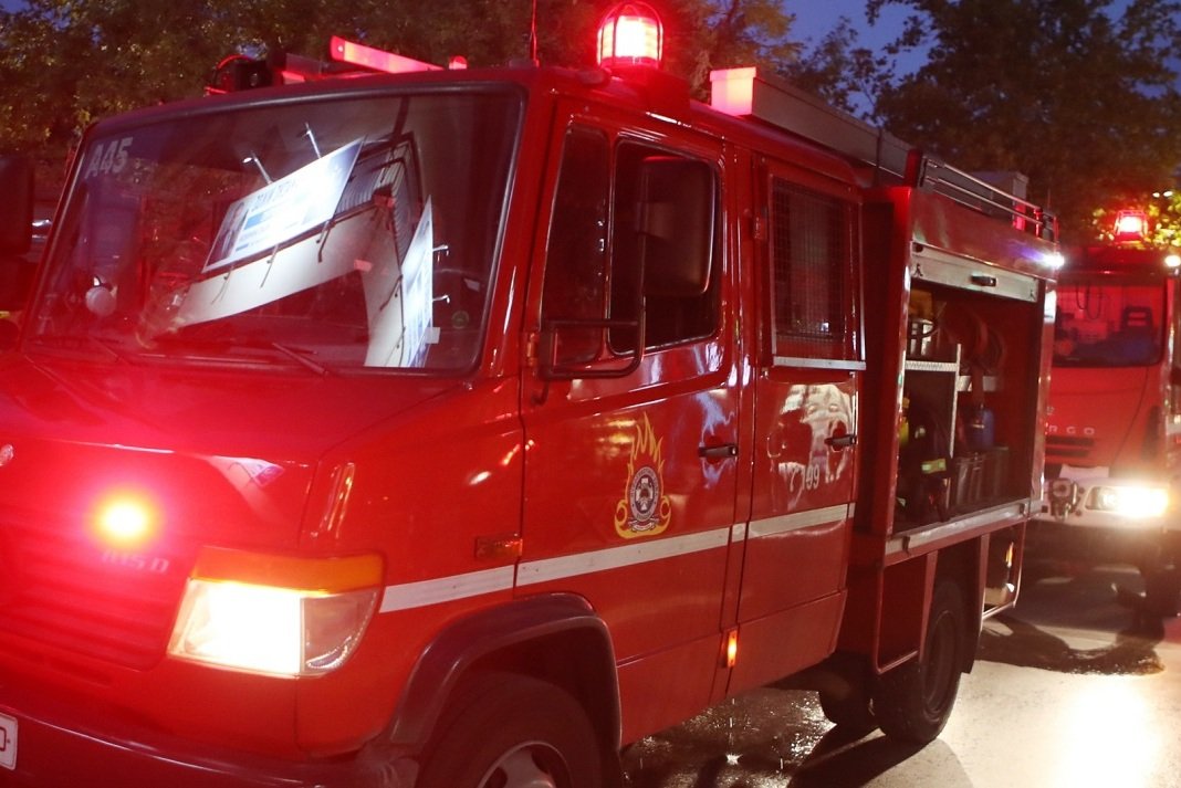 Φωτιά σε σταθμευμένα οχήματα στην Αμμουδάρα