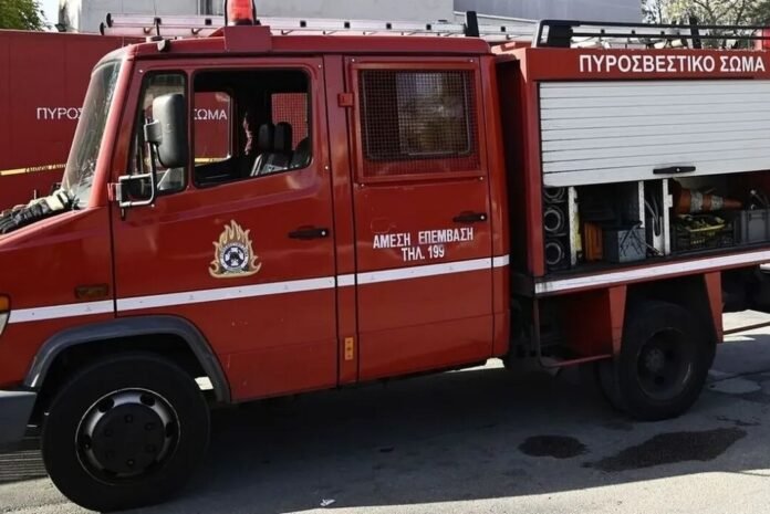 Οριοθετήθηκε η φωτιά στον Ξερόκαμπο.