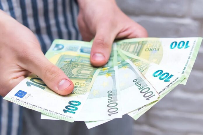 Ρεύμα: Φόβοι για υψηλές τιμές και τον Οκτώβριο – Τέλος του μήνα οι αποφάσεις για επιδοτήσεις