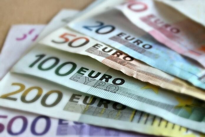Τα επτά μέτρα άμεσης εφαρμογής για την στήριξη των πολιτών - Από τα 150 ευρώ για κάθε παιδί έως τις 72 δόσεις