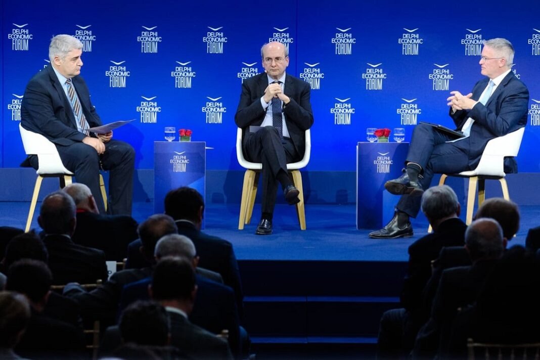 Χατζηδάκης: Συμφωνία με ΟΟΣΑ για νέες μεταρρυθμίσεις – Μείωση του κενού ΦΠΑ στο 9,5%