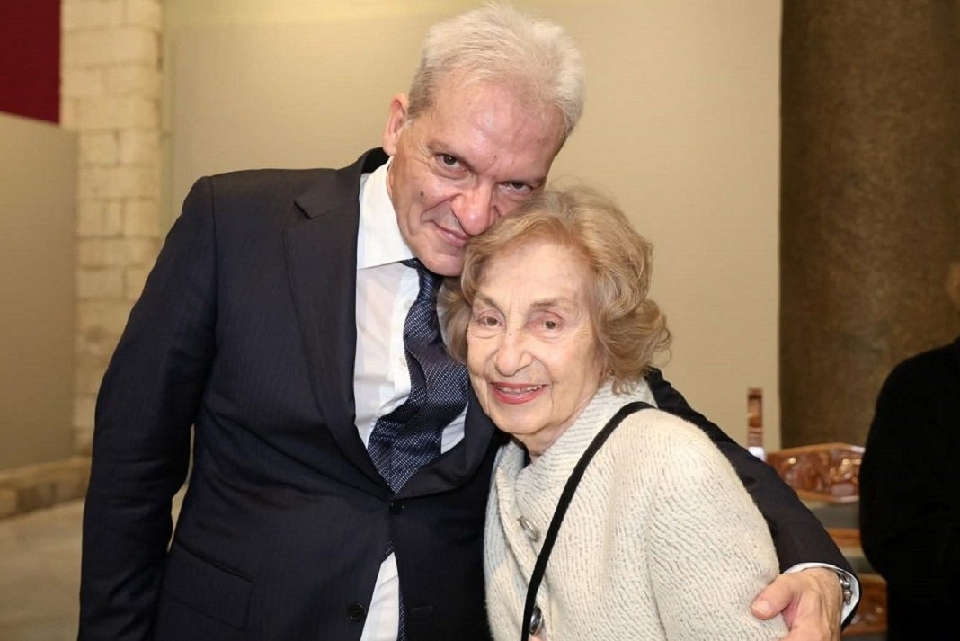 apoxairetismos sti louiza kalokairinou