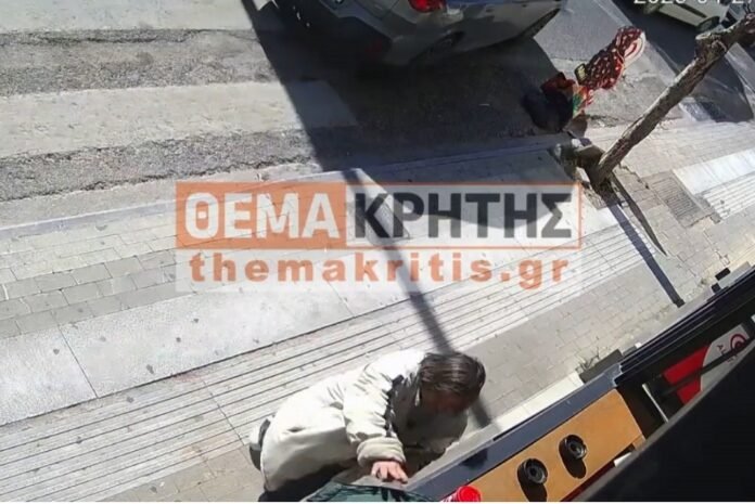 Γυναίκα κλέβει μπουφάν