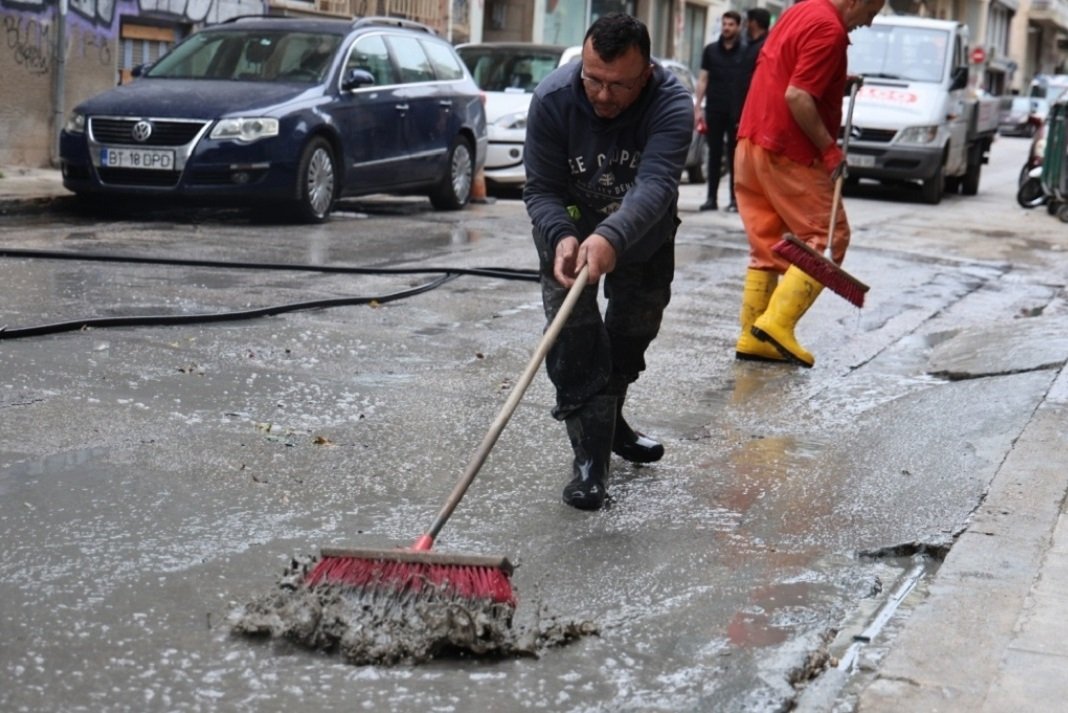 Λύθηκε το μυστήριο με το «υγρό τσιμέντο» στην Κυψέλη: Είναι ειδικός αφρός με χημικά, εξηγεί η εταιρεία του Μετρό