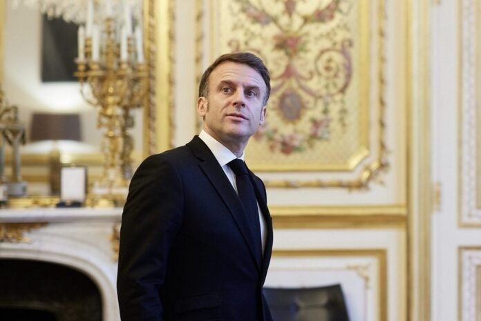 macron anisixia gia pithani paraviasi