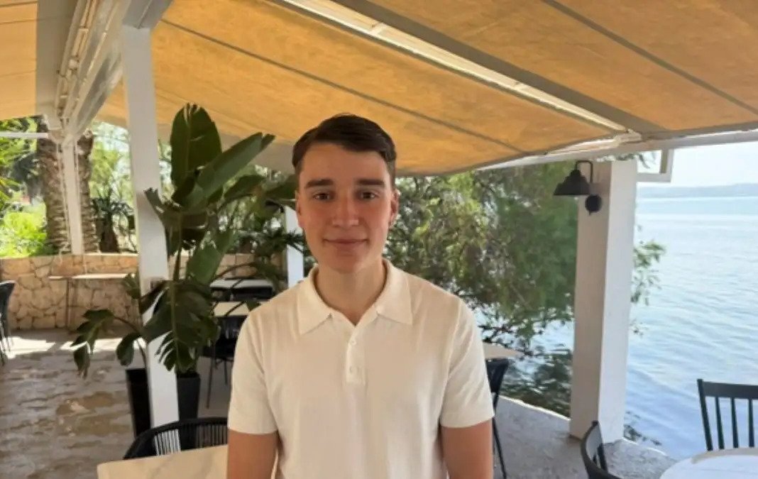 Θεσσαλονίκη: 18χρονος μαθητής έσωσε με λαβή χάιμλιχ γυναίκα που πνιγόταν σε εστιατόριο