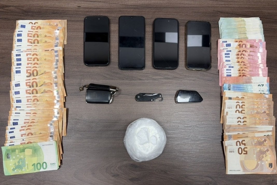 Ρέθυμνο: Τρεις συλλήψεις για κοκαΐνη και μετρητά