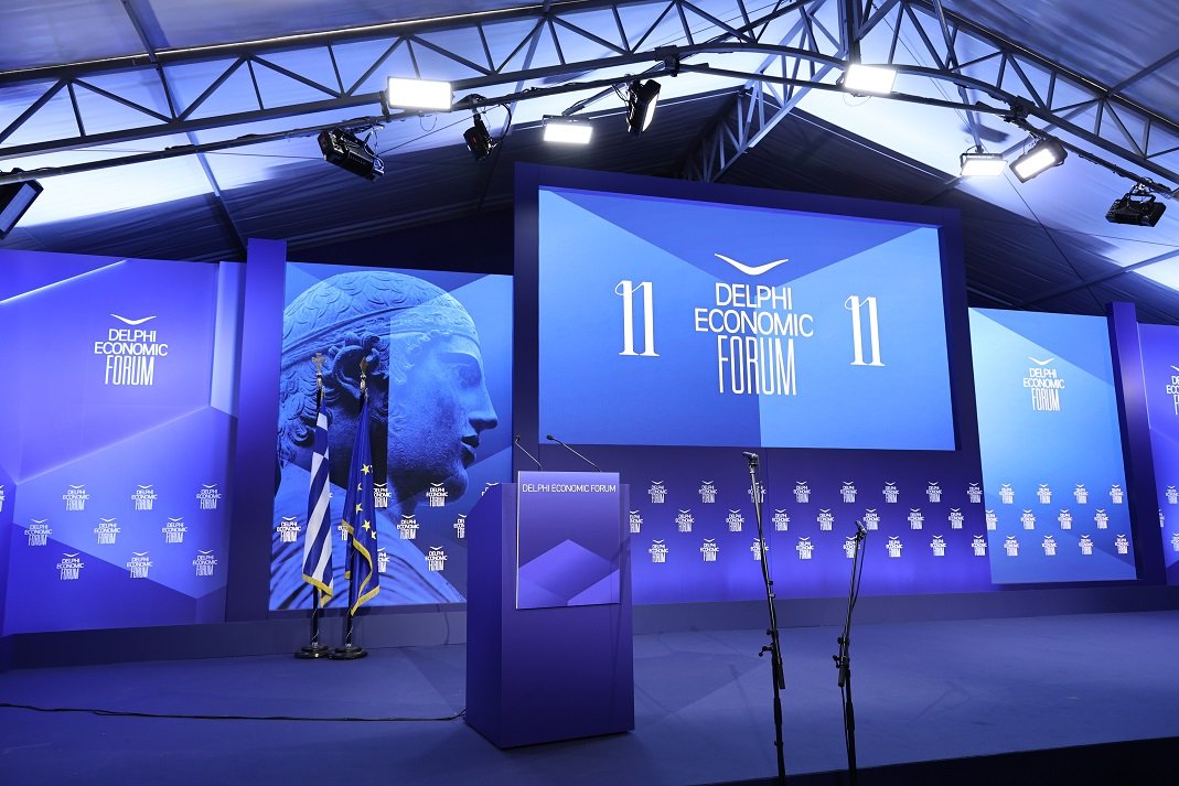 Steve Bannon: «Οι μεγάλες μάχες των επόμενων δεκαετιών θα αφορούν την ελεύθερη ναυσιπλοΐα»