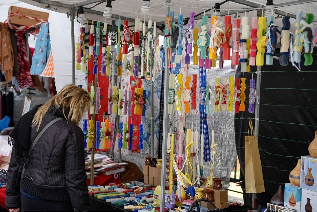 Πρεμιέρα σήμερα για το εορταστικό ωράριο