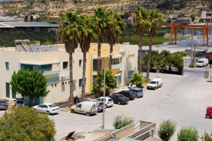 Στη Λ. Δημοκρατίας συνεχίζονται ο εργασίες σύνδεσης περιοχών με το νέο δίκτυο ύδρευσης της ΔΕΥΑΗ