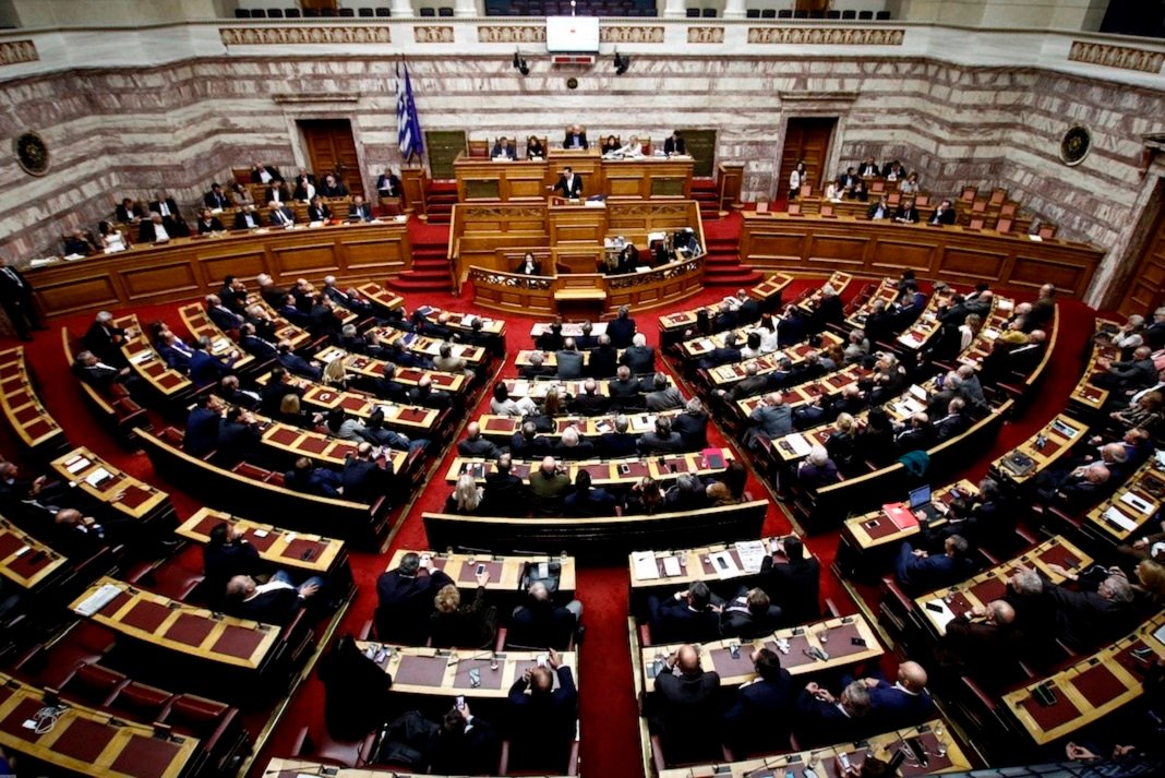 Στην Ολομέλεια η συζήτηση για άρση ασυλίας 13 βουλευτών της ΝΔ που αναφέρονται στις δύο νέες δικογραφίες για την υπόθεση ΟΠΕΚΕΠΕ