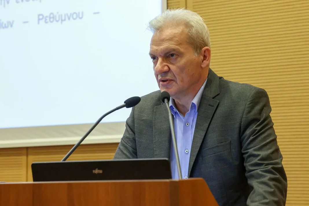 aleksis kalokairinos den exei dikio o pleuris
