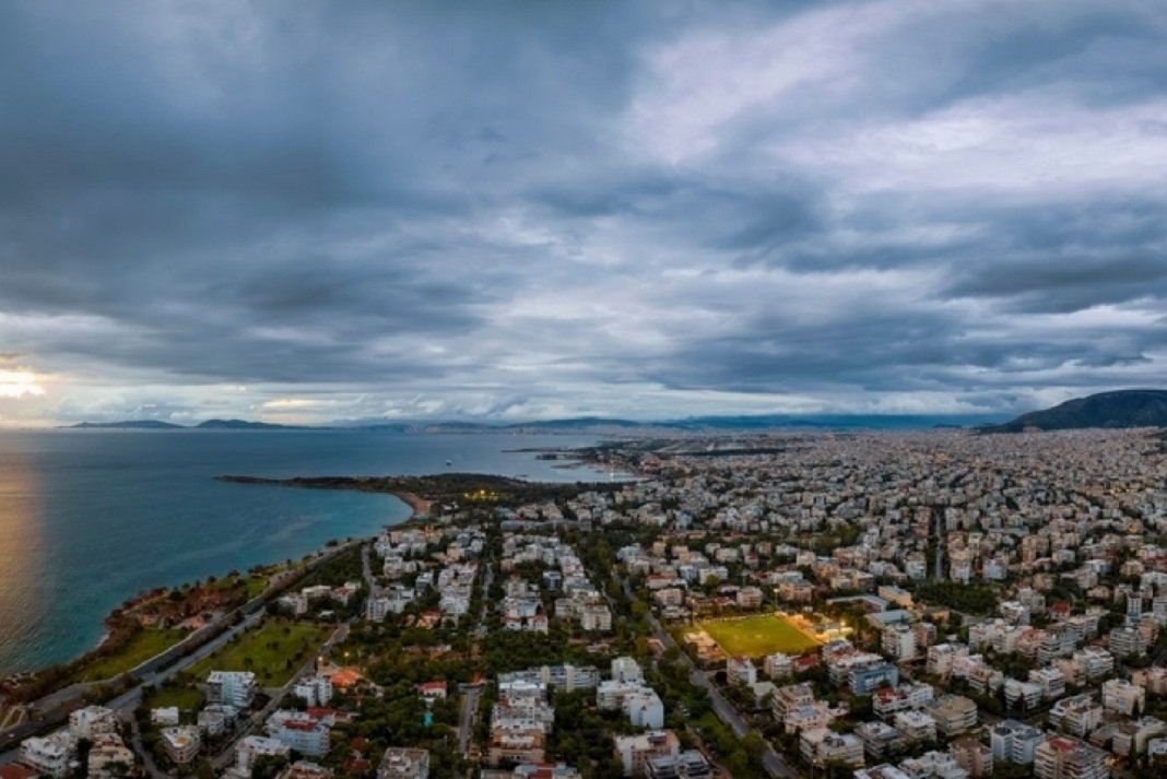 Στο πόδι οι αρχές για τη μυστηριώδη οσμή στα νότια προάστια: Πλήθος σεναρίων, αλλά χωρίς απαντήσεις για την προέλευση