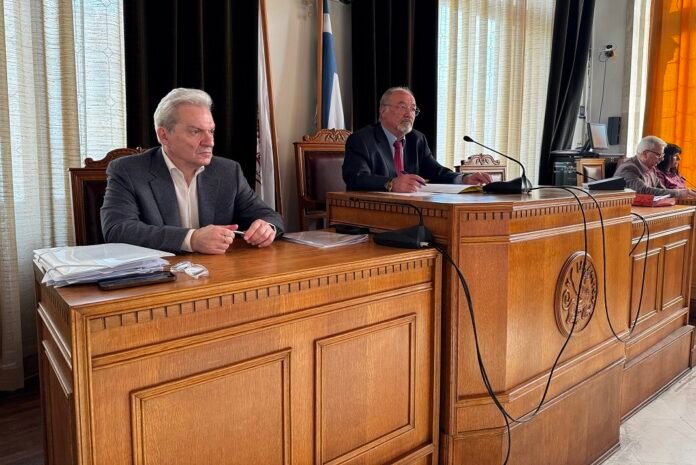 Καταδίκη και στο Δημοτικό Συμβούλιο Ηρακλείου για τον βανδαλισμό της προτομής του Νίκου Ξυλούρη