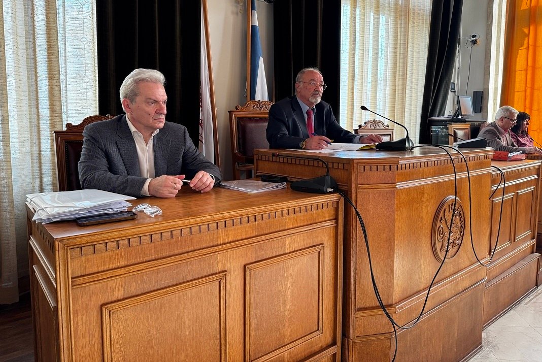 Καταδίκη και στο Δημοτικό Συμβούλιο Ηρακλείου για τον βανδαλισμό της προτομής του Νίκου Ξυλούρη