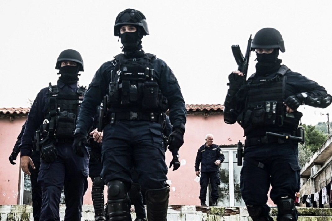 Μεγάλη επιχείρηση του «ελληνικού FBI» στην Κρήτη – Συλλήψεις για εκβιασμούς, απάτες και παράνομες επιδοτήσεις