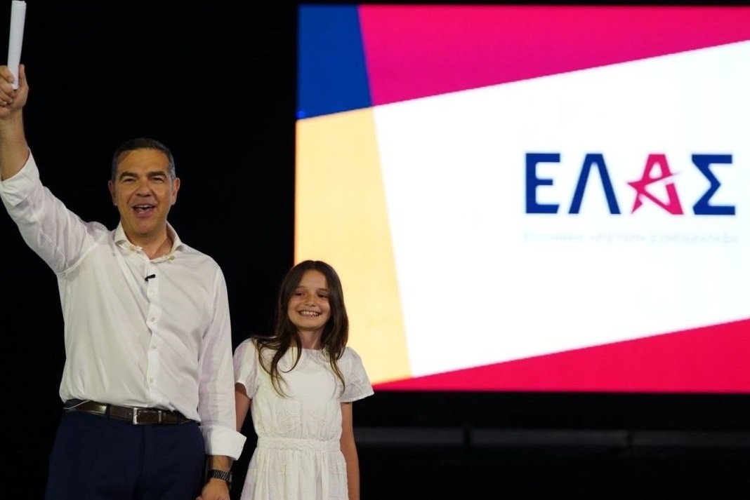 epistrofi tsipra me elas.