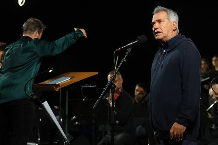 Με μια «Νύχτα Μαγική» για τα «100 χρόνια Μίκης Θεοδωράκης» ολοκληρώθηκαν οι μεγάλες παραστάσεις της ΕΛΣ στα Ενετικά Τείχη
