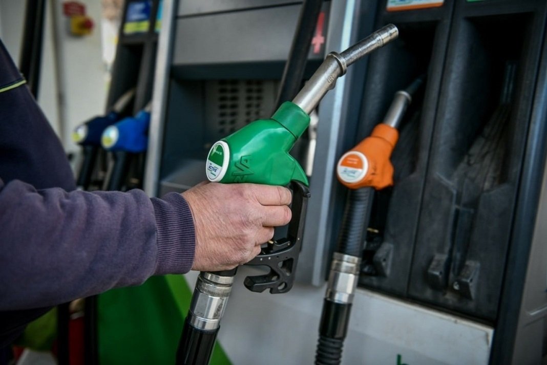 paratasi stin epidotisi diesel