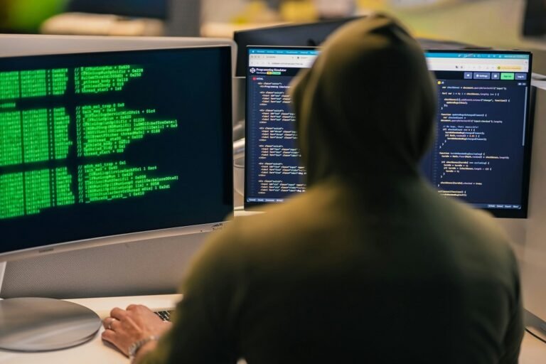 Έρευνα: Η άκρως μυστική σχολή κατασκοπείας της Ρωσίας διδάσκει hacking και ανάμειξη σε εκλογές