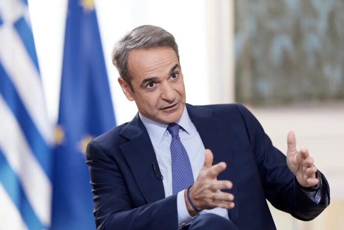 Σύσκεψη υπό Μητσοτάκη για αντιπυρική: 18.500 πυροσβέστες, 4.000 οχήματα και drones στη «μάχη»