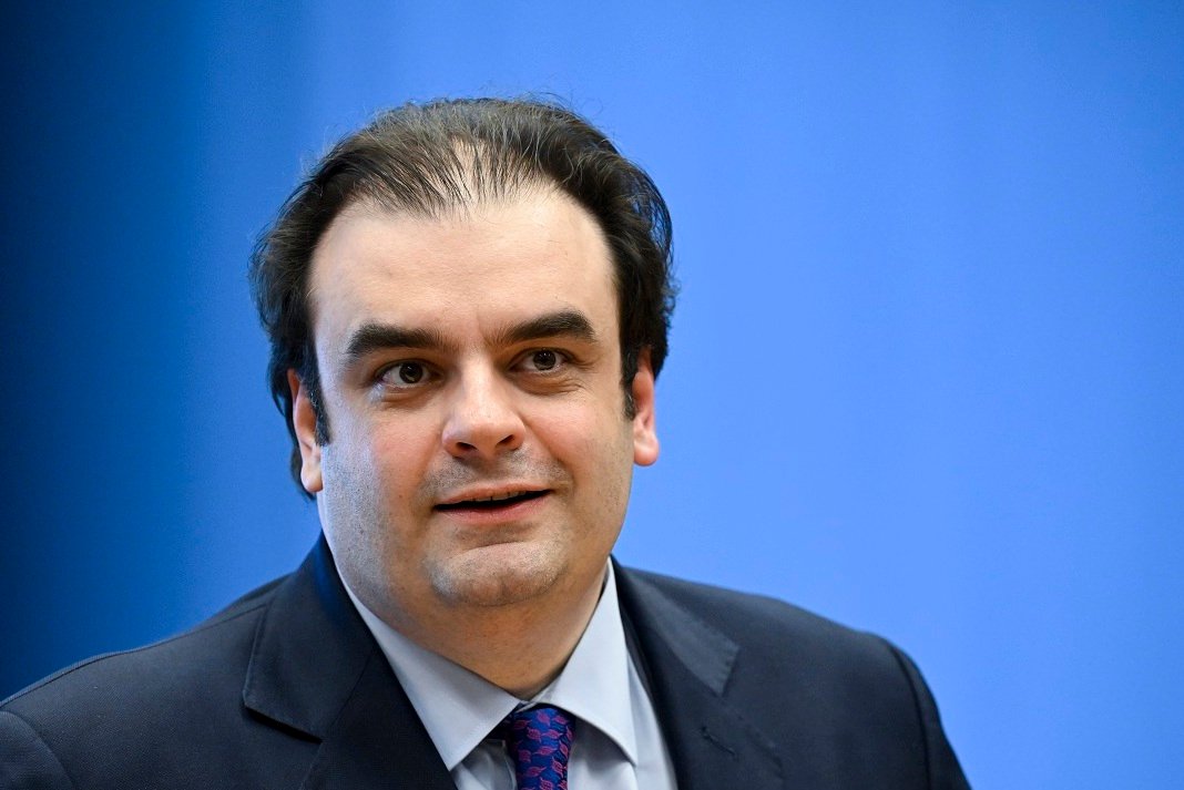 sto epikentro vrikseles kai eurogroup