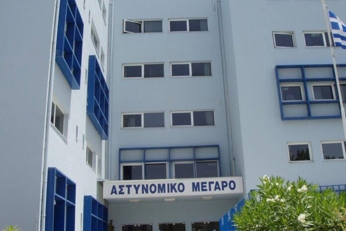 sto mikroskpopio ypothesi varias ypothesis