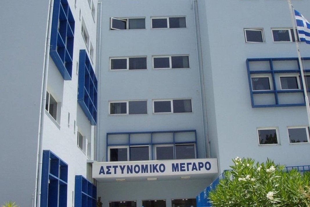 sto mikroskpopio ypothesi varias ypothesis