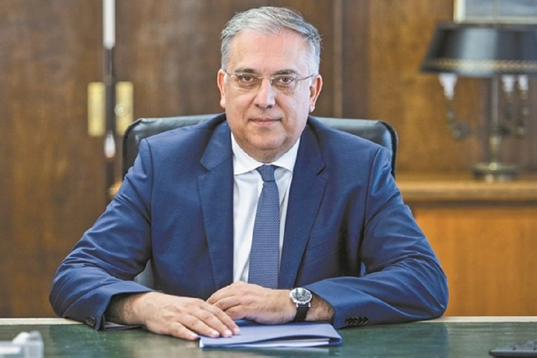 theodorikakos ependisi stin amina