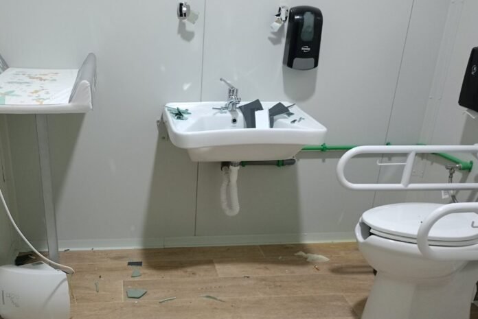 Βανδάλισαν τη δημόσια τουαλέτα Ατόμων με Αναπηρία στο πάρκο Δ. Θεοτοκόπουλου