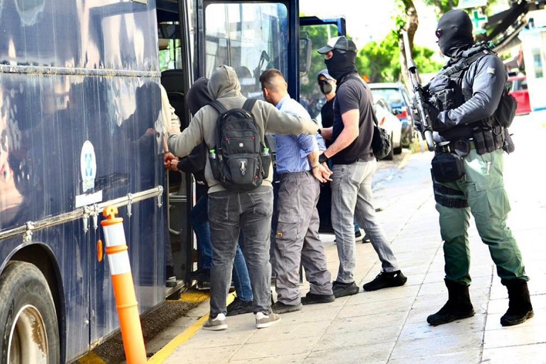 Πώς δρούσε η ομάδα που «άδειασε» την τράπεζα στην Κάτω Τιθορέα – Είχαν χρονομετρήσει την απόσταση, κουβαλούσαν Καλάσνικοφ και Scorpion