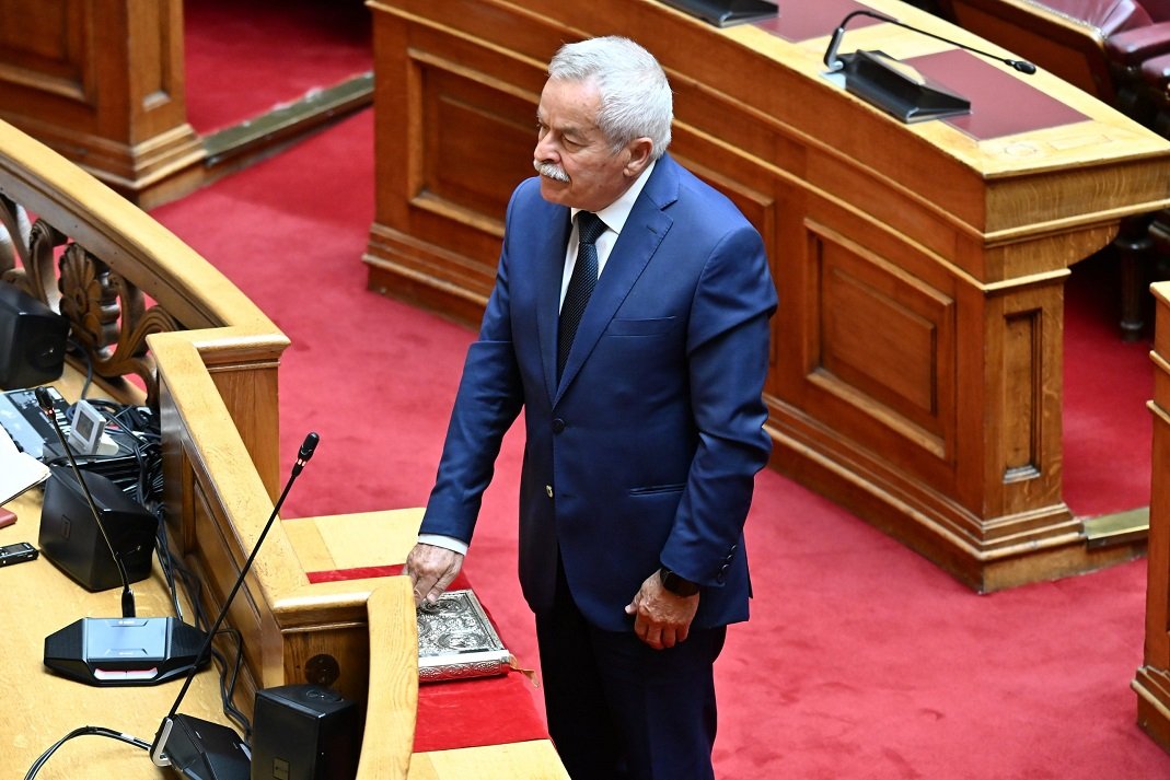 Βουλή: Ορκίστηκε βουλευτής ο Κωνσταντίνος Κόλλιας