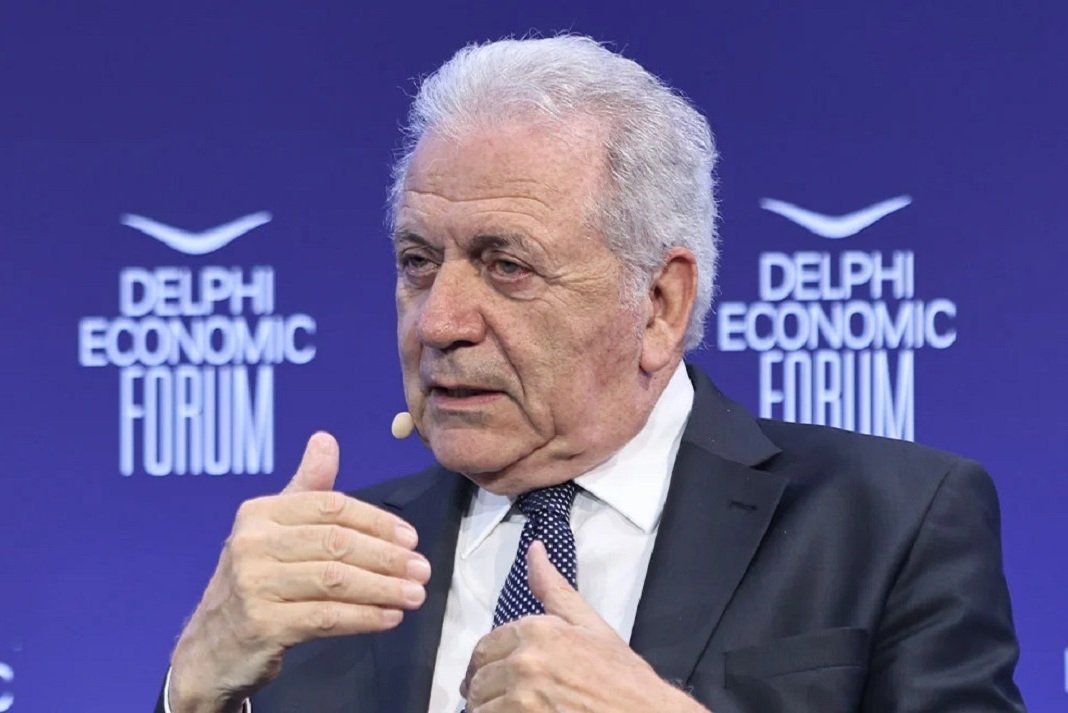 Qatargate: Ένταλμα σύλληψης για τον Αβραμόπουλο από τη βελγική Δικαιοσύνη, έχω δηλώσει στο Πόθεν Έσχες τις αμοιβές μου από τη ΜΚΟ, απαντά