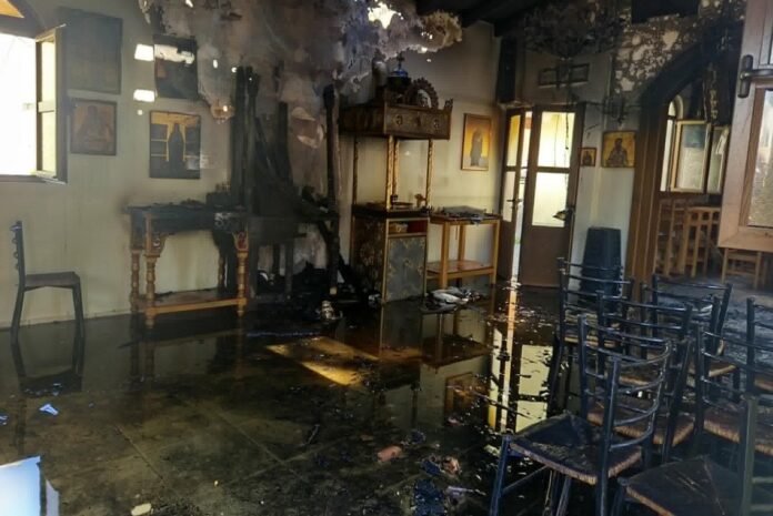Πυρκαγιά στον Ιερό Ναό Αγίου Γεωργίου στις Βασιλειές – Σημαντικές υλικές ζημιές