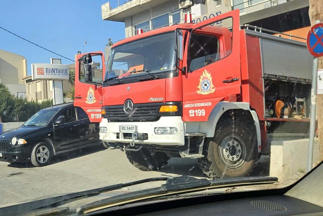 Παραμένουν πυροσβεστικές δυνάμεις στον Άη Γιάννη Χωστό.