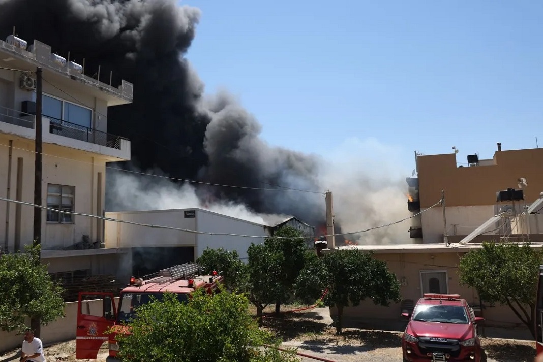 Μεγάλη φωτιά στον Άη Γιάννη Χωστό.
