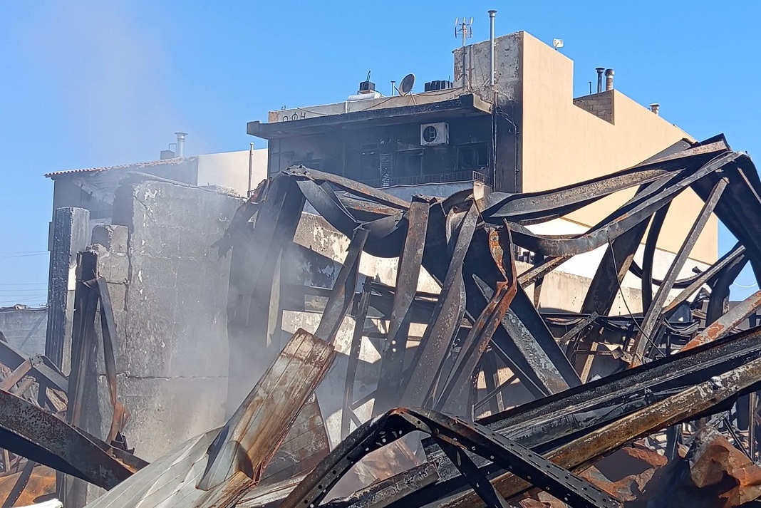 Πυρκαγιά σε Χωστό: Σε επιφυλακή για αναζωπύρωση.