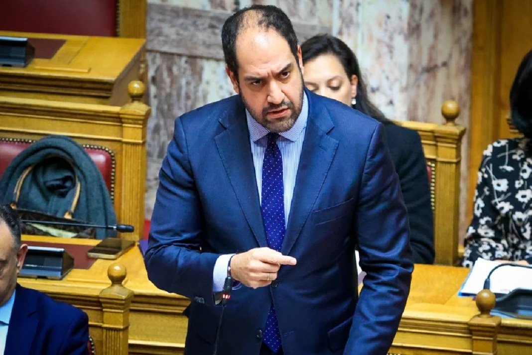 h sizitisi gia ti syntagmatiki anatheorisi