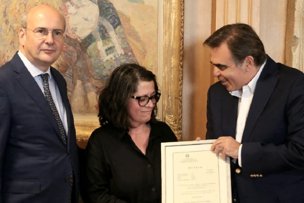 Παραδόθηκε στη μητέρα του Βαγγέλη Γιακουμάκη το πτυχίο της Γαλακτοκομικής Σχολής Ιωαννίνων