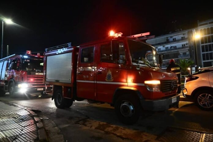 Νυχτερινή πυρκαγιά σε κατοικία στο Μαλεβίζι – Στο νοσοκομείο ένας ένοικος