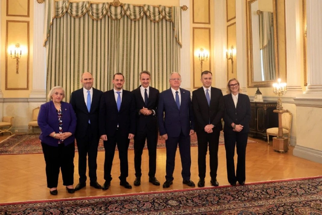 Ορκίστηκαν τα νέα μέλη της κυβέρνησης στο Προεδρικό Μέγαρο