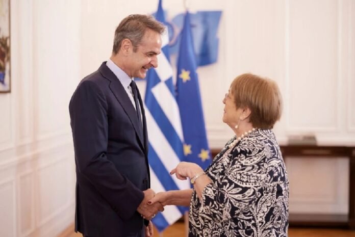 Συνάντηση Μητσοτάκη με τη Μισέλ Μπατσελέτ στο Μέγαρο Μαξίμου για τον ΟΗΕ