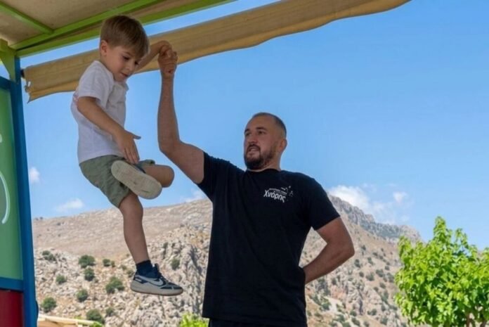 Viral ο μικρός χορευτής από την Κρήτη που «πετάει» στον αέρα με τις εντυπωσιακές φιγούρες του