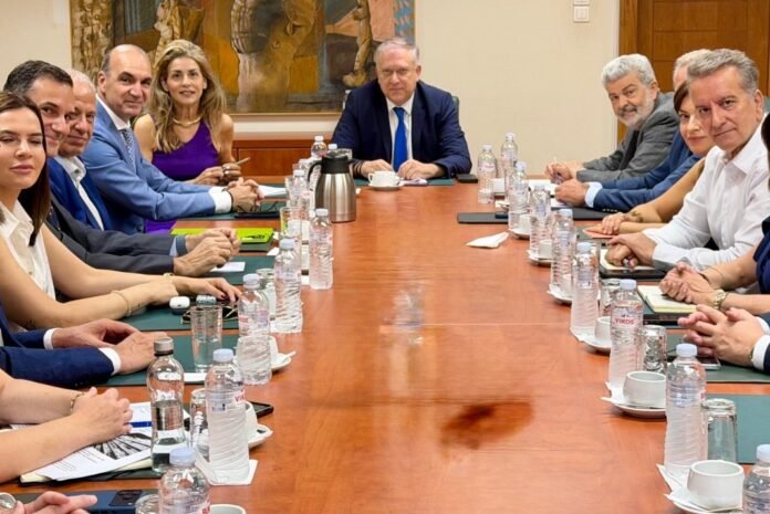 Θεοδωρικάκος: Από 31 Αυγούστου μείωση τιμών σε βασικά προϊόντα – Λίστα