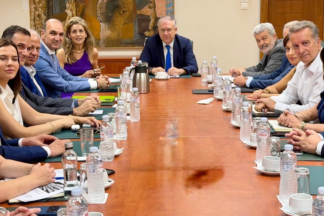 Θεοδωρικάκος: Από 31 Αυγούστου μείωση τιμών σε βασικά προϊόντα – Λίστα