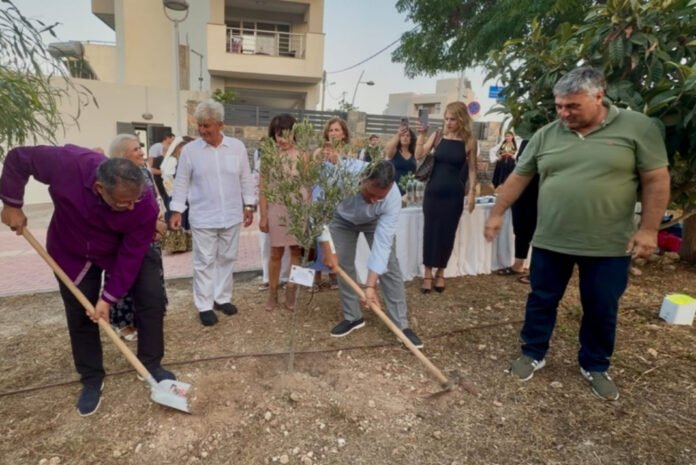 Ένας δρόμος και μια ελιά συνδέουν την Κρήτη με τα παιδιά της σε όλο τον κόσμο