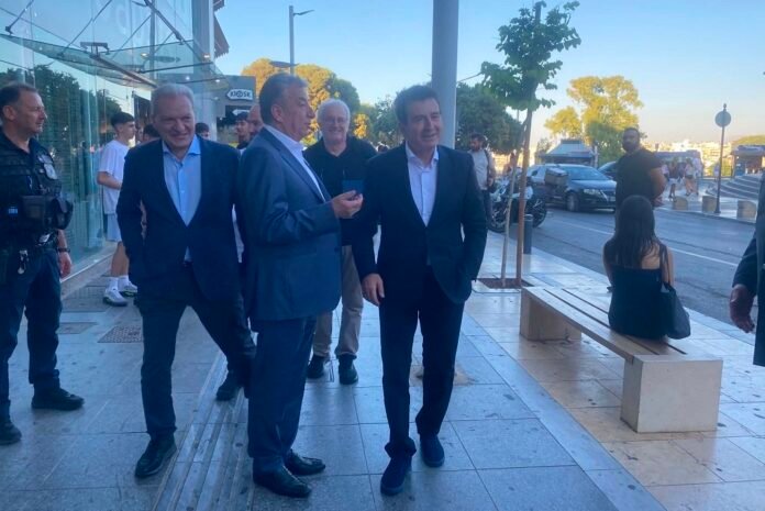 Ηράκλειο: Τώρα στο Αστόρια ο Μιχάλης Χρυσοχοΐδης – Δείτε φωτό