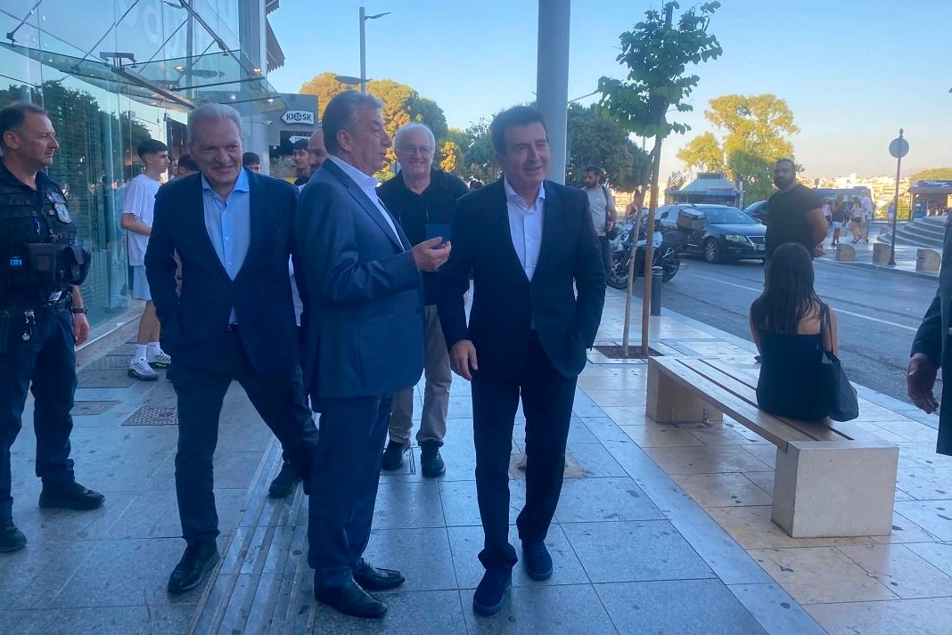 Ηράκλειο: Τώρα στο Αστόρια ο Μιχάλης Χρυσοχοΐδης – Δείτε φωτό