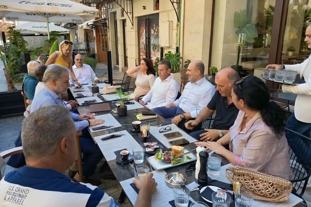 Πρωινός καφές με τον Δ. Μαρκόπουλο